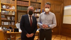 Συνάντηση Μητσοτάκη – Κουμουτσάκου στο Μέγαρο Μαξίμου