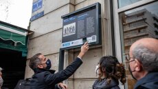 «Έξυπνες» ιστορικές πινακίδες σε δρόμους της Αθήνας «επανασυστήνουν» το Φιλελληνικό Κίνημα