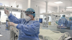 Κορωνοϊός - Σε έξαρση η Omicron: 450 άτομα ημερησίως χρειάζονται νοσηλεία