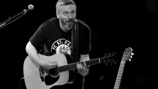 Ο Αλκίνοος Ιωαννίδης δίνει την πρώτη....σκοτεινή συναυλία στην Ελλάδα