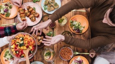 Πώς να εκφράσετε ευγενικά τις διατροφικές σας ιδιαιτερότητες;