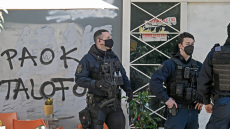 Έφοδοι της ΕΛ.ΑΣ. σε συνδέσμους οπαδών στην Αθήνα - Μεγάλη επιχείρηση