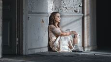  Βαλς Νο6: Μία παράσταση για την έμφυλη βία και την κακοποίηση στο ξενοδοχείο Μπάγκειον