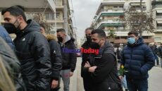 Θεσσαλονίκη: Στεφάνια από τους αρχηγούς των ομάδων της πόλης στο σημείο που δολοφονήθηκε ο Άλκης