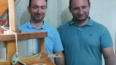 Ο Αστέριος και ο Ηφαιστίωνας παράγουν βιολογικά ζυμαρικά από πετρόμυλο στο Μπουραζάνι