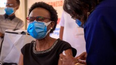  Ουγκάντα: Στα σκαριά νομοσχέδιο για τον υποχρεωτικό εμβολιασμό κατά του κορωνοϊού