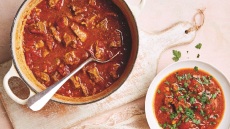 Αρνάκι κοκκινιστό στην κατσαρόλα για αρχάριους