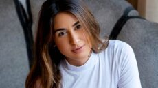 Ξέσπασε σε κλάματα η Κρεμλίδου: «Ημουν 17 ετών όταν έστειλα γυμνές φωτογραφίες σε συντρόφους μου»