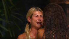 Survivor: Πνίγηκε στο κλάμα η Ευρυδίκη από την αιφνίδια αποχώρηση της Αθηνάς - Δείτε το βίντεο