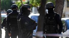 ΕΛΑΣ: Όπλα, αλεξίσφαιρα και αναβολικά βρήκαν στους 7 του κυκλώματος εκβιαστών