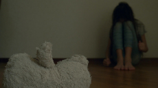 Παιδική κακοποίηση: Ένα παιδί χάνεται κάθε 5′ λόγω άσκησης βίας