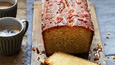 Κέικ με γλάσο από ροζ γκρέιπφρουτ