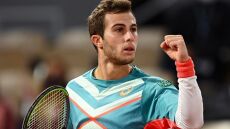  O Ούγκο Γκαστόν στον δρόμο του Τσιτσιπά στη Μασσαλία 