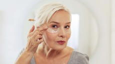 Ο βιοδείκτης που φανερώνει ότι μια γυναίκα «μπαίνει» στην εμμηνόπαυση