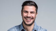 Ο Άκης Πετρετζίκης μας δείχνει τα πρώτα βήματα του γιου του