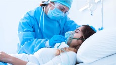 Κορωνοϊός: Η ορμόνη που μειώνει κατά 53% τις πιθανότητες βαριάς Covid-19