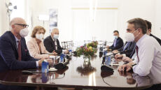 Συνάντηση Μητσοτάκη με τον CEO της Deutsche Teleκom: Στο επίκεντρο η επένδυση των 3 δισ. και οι ευκαιρίες στη χώρα μας