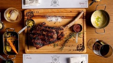 Πήγαμε στο Δον Μόσκιο, το νέο steakhouse της Κηφισιάς, για rib eye και burger προβατίνας