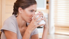 Πόσο καφέ την ημέρα μπορούμε να πίνουμε, σύμφωνα με τους ειδικούς;