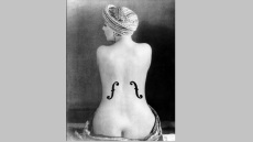 Σε δημοπρασία «το βιολί του Ενγκρ» του εμβληματικού φωτογράφου Μαν Ρέι