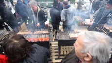 Θεσσαλονίκη: Πάνω από 1,5 εκατ. σουβλάκια έτοιμα για την Τσικνοπέμπτη