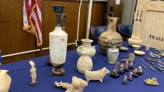 Επιστρέφουν στην Ελλάδα από τη Νέα Υόρκη 55 κλεμμένα αρχαία αντικείμενα