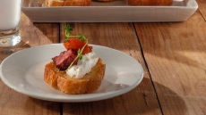 Απάκι, το πασπαρτού αλλαντικό. Πώς να το βάλετε στο φαγητό;