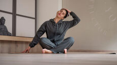 Πόνος στον αυχένα: 4 απλές κινήσεις που ανακουφίζουν