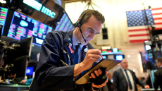 Παγκόσμιο sell-off στα chips: Εξαϋλώθηκαν 500 δισ. δολ. εν μέσω φόβων για «φούσκα» στην AI