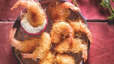 Κούλουμα: 4 πιάτα με θαλασσινά και μια σαλάτα