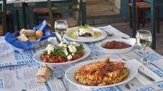 Καθαρή Δευτέρα: 10 οικονομικά ουζερί και ταβέρνες, που θα φάτε και θα ξαναπάτε