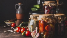 Πίκλες, κίμτσι και τουρσί: ιστορίες και μια συνταγή