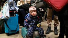 «Ηρθα με τον 6 μηνών γιό μου στην Ελλάδα για να τον σώσω αλλά η καρδιά μου είναι με τον άντρα μου στην Ουκρανία»