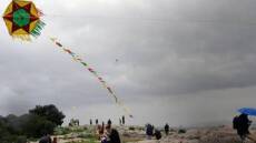 Καιρός: Καθαρά Δευτέρα με συννεφιά και λίγες βροχές