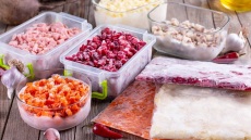 Πότε και γιατί «καίγονται» τα τρόφιμα στην κατάψυξη; Πώς θα το αποφύγουμε;