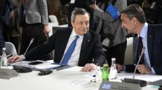  «Δεν θα επεκταθεί ο πόλεμος σε άλλες χώρες» δηλώνει από τις Βερσαλλίες ο Ντράγκι