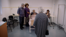 Συμπέθεροι απ' τα Τίρανα: Ο Μπουκουράν παθαίνει καρδιακό επεισόδιο και μεταφέρεται στο νοσοκομείο του Κουδουναρίου