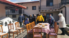 Μονοπήγαδο Θέρμης: Κάτοικοι του χωριού έδωσαν τα σπίτια τους και φιλοξενούν πρόσφυγες από την Ουκρανία