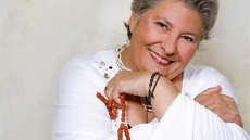 Μαριώ: Ο τραγικός χαμός της γιαγιάς της, η συγγένεια με τον Άγιο Παΐσιο και ο ευτυχισμένος γάμος