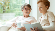 Ασφάλιση – Νόσος Αλτσχάιμερ: Τι προβλέπεται για ασθενείς και φροντιστές