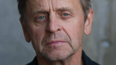 Ο Μιχαήλ Μπαρίσνικοφ στο πλευρό των Ρώσων καλλιτεχνών και αθλητών