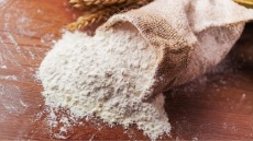 Πλαφόν σε ηλιέλαιο και αλεύρι για να μην υπάρξουν ελλείψεις