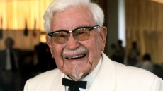 H ιστορία του ιδρυτή της KFC, Χάρλαντ Σάντερς, γίνεται ταινία