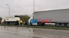 Θεσσαλονίκη: Ένας νεκρός από σύγκρουση αυτοκινήτου με φορτηγό στη Σίνδο