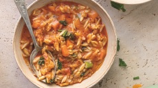 Κερκυραϊκή μανέστρα κολοπίμπιρι με κοκκινοπίπερο