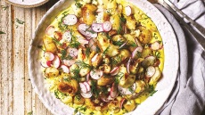 Πατατοσαλάτα με ραπανάκι, άνηθο και σκορδάτη μαγιονέζα