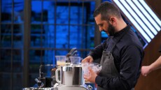 MasterChef: Ο Λεωνίδας Κουτσόπουλος είναι ο οικοδεσπότης του σημερινού MasterClass