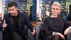 The 2Night Show: Ο Γρηγόρης Αρναούτογλου υποδέχεται τον Γιάννη Τσιμιτσέλη και την Μπέτυ Βακαλίδου