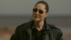 Στη «Σκοτεινή Θάλασσα» η Σμαρώ αποφασίζει να αφήσει το θέμα της πιθανής ανθρωποκτονίας του Μιχάλη να διαρρεύσει