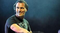 Ο dj Tiesto αποκάλυψε στα Grammys ότι περιμένει το δεύτερο παιδί του